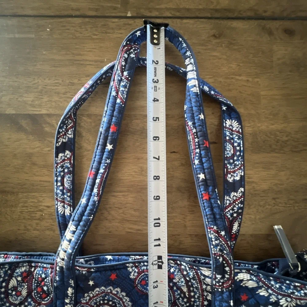 Vera Bradley bag Iconic Vera Tote in the Fireworks Paisley Brand New With Tags - Picture 7 of 9